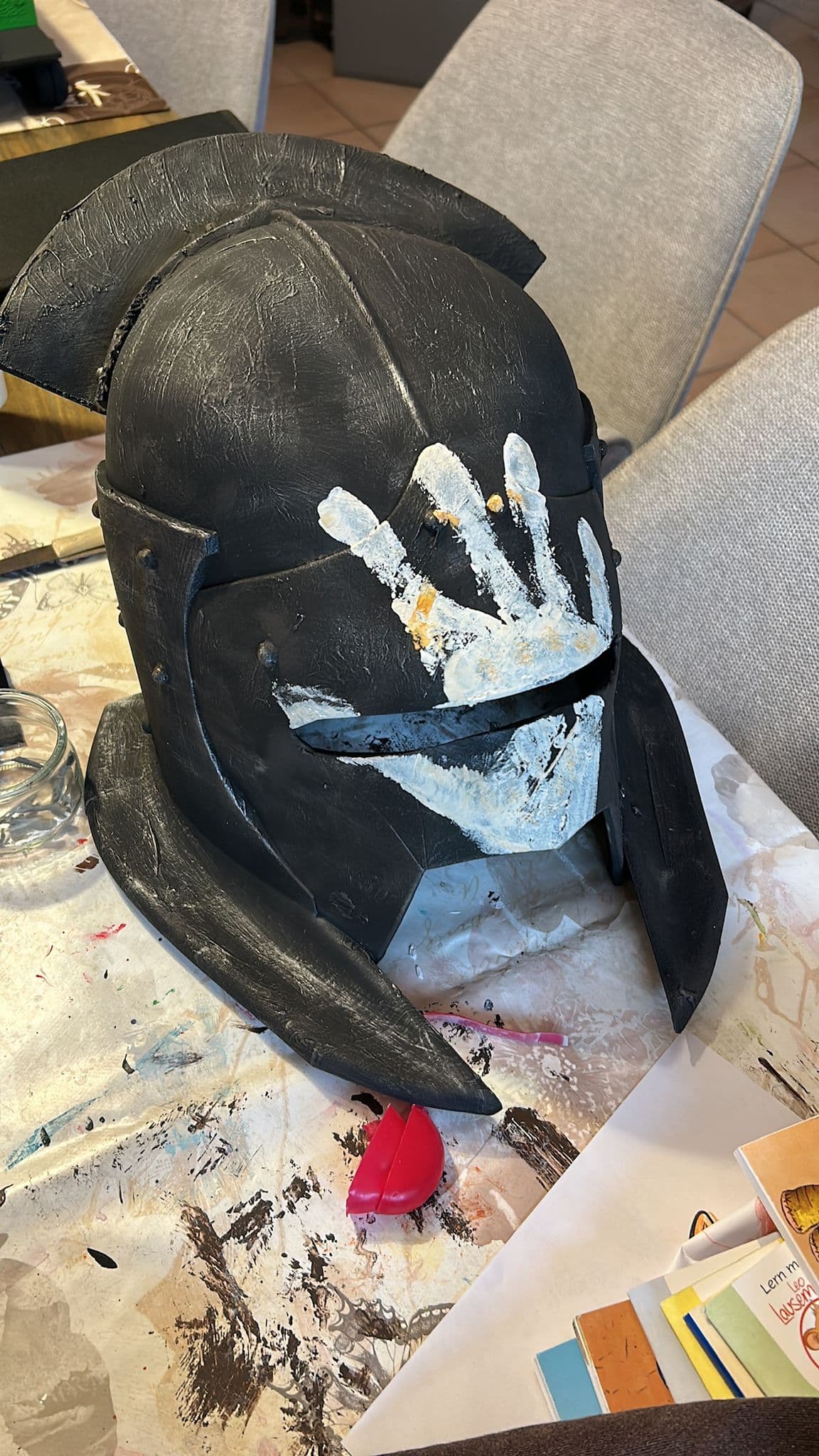 Gedruckter Helm im antiken Stil, in Bearbeitung